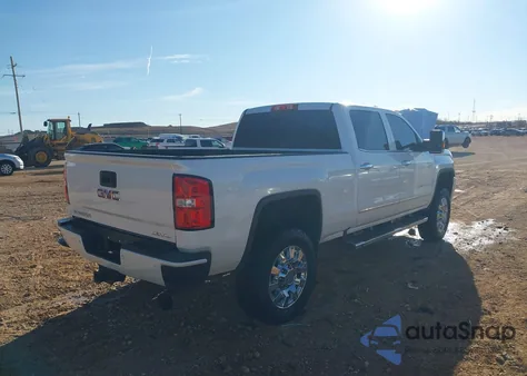 2018 GMC Sierra K2500 Denali z USA, uszkodzony, nr VIN 1GT12UEY0JF207832